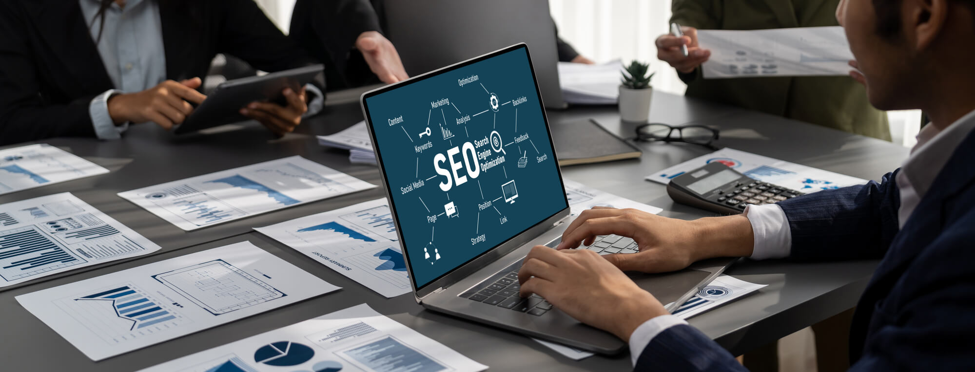 vergleich zwischen klassischer suchmaschinenoptimierung und ki seo strategie