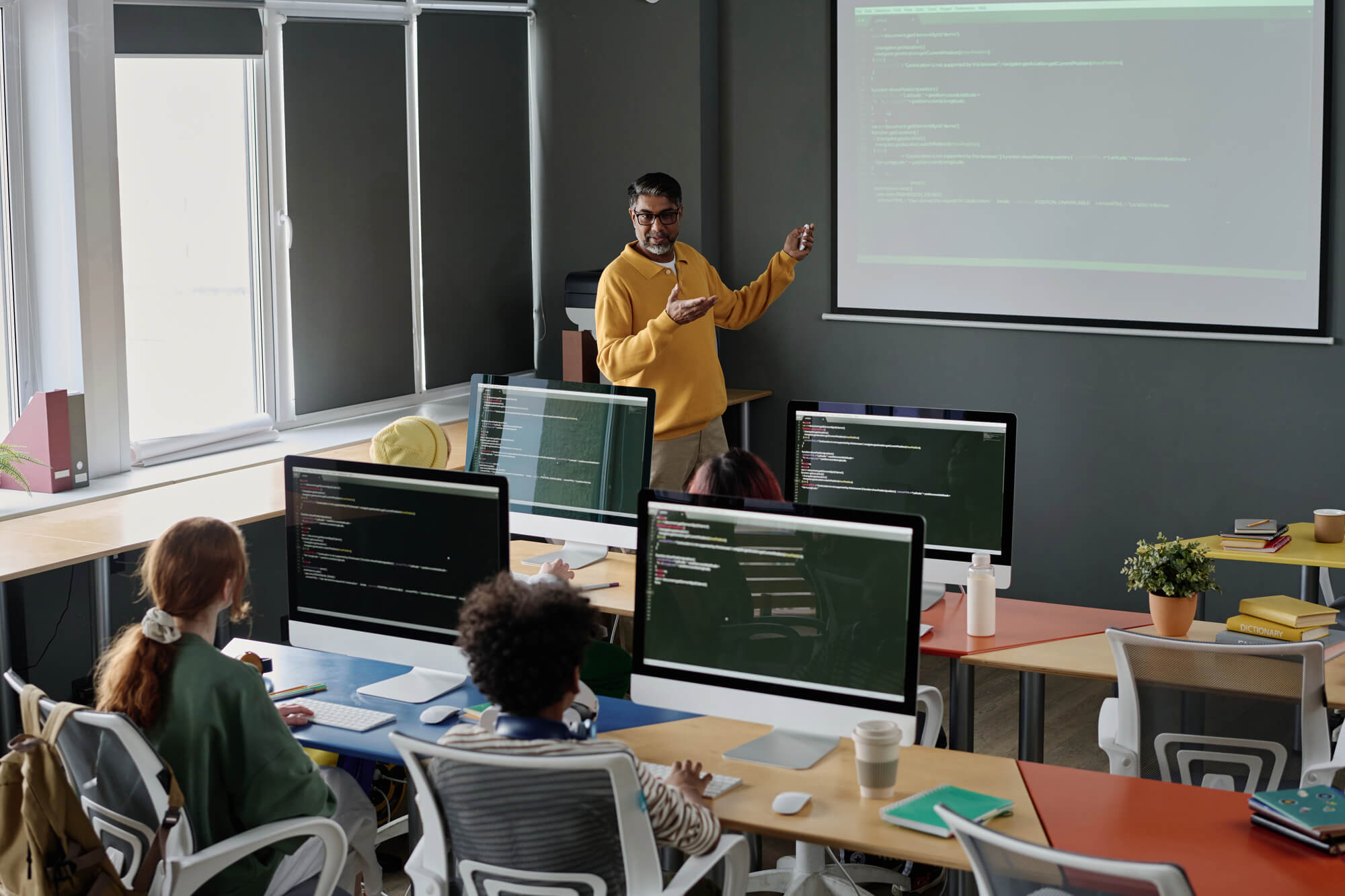 Teammeeting in IT-Abteilung Systemintegration Ausbildung