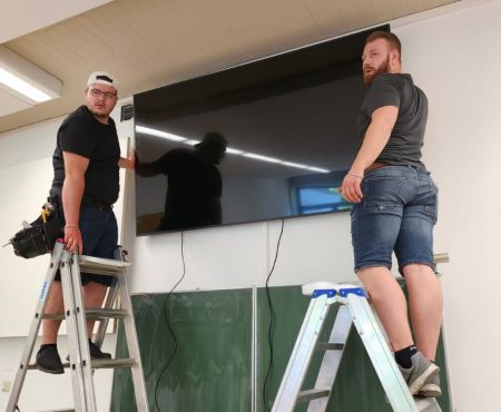 Projekt K&ouml;nigstein Schule Klassenraum Fernseher