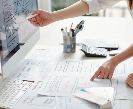 Webdesigner Rhein Main Büro Frau