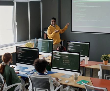 Teammeeting in IT-Abteilung Systemintegration Ausbildung