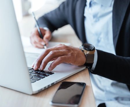 Managed IT Flat Mann Laptop Apple