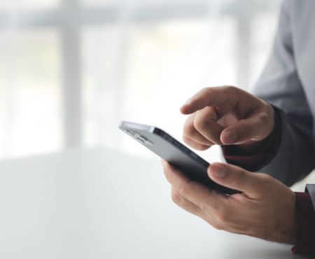 call to action Handy Mann tippen Anzug