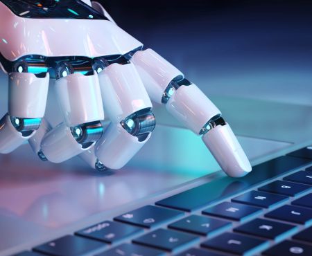 Künstliche Intelligenz IT Tastatur technische Hand