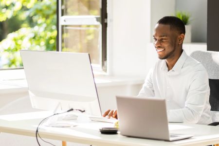 Managed IT Flat Mann Büro 